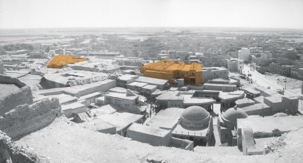 View of the Erbil Bazaar from the citadel in 1953, with the two Ottoman Qaisariyas marked in colour.